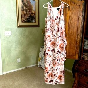 Long floral dress. I wore it once. It’s in great shape
